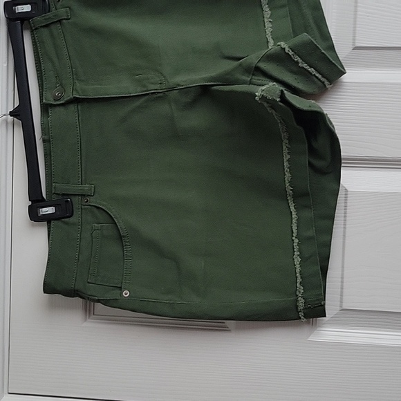 Time and Tru Women's Shorts - Picture 2 of 11